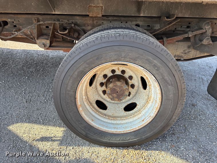 image for item DU0426 2006 Ford F450 Super Duty dump truck