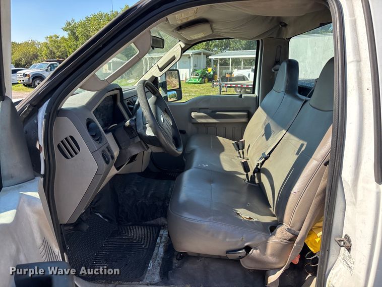 image for item DU0427 2008 Ford F250 Super Duty XL pickup truck