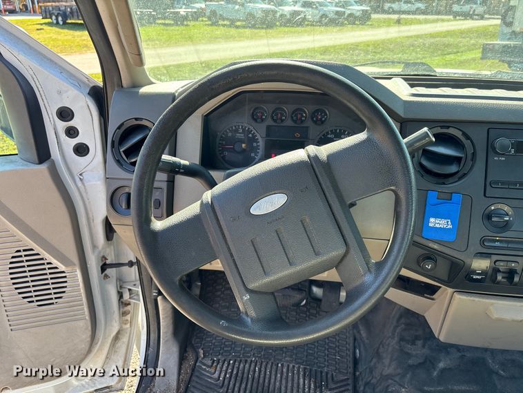 image for item DU0427 2008 Ford F250 Super Duty XL pickup truck