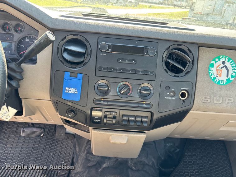 image for item DU0427 2008 Ford F250 Super Duty XL pickup truck