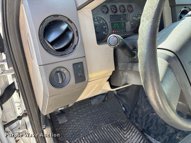 image for item DU0427 2008 Ford F250 Super Duty XL pickup truck