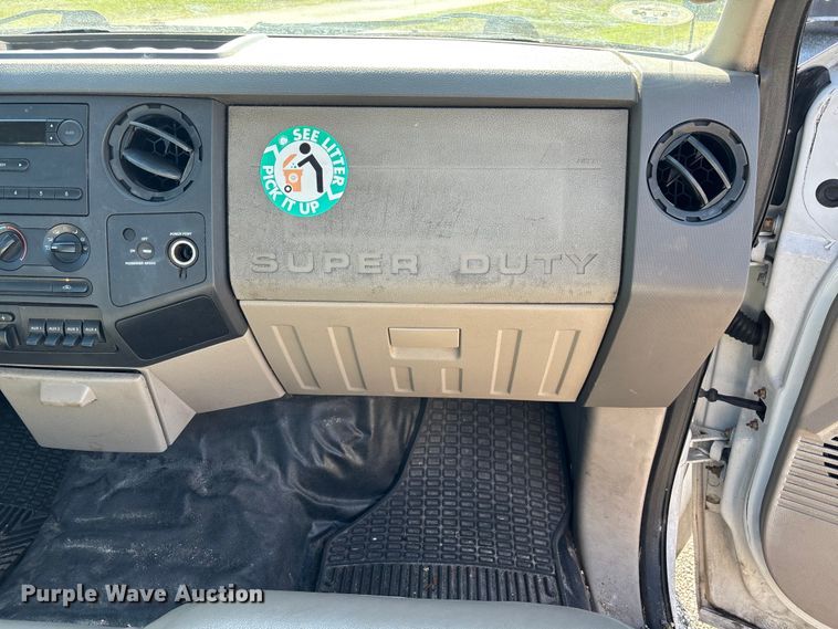 image for item DU0427 2008 Ford F250 Super Duty XL pickup truck