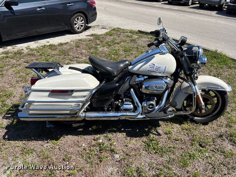 image for item DU0435 2018 Harley-Davidson Road King Police motorcycle