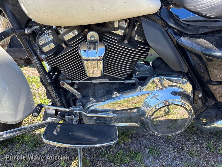 image for item DU0435 2018 Harley-Davidson Road King Police motorcycle