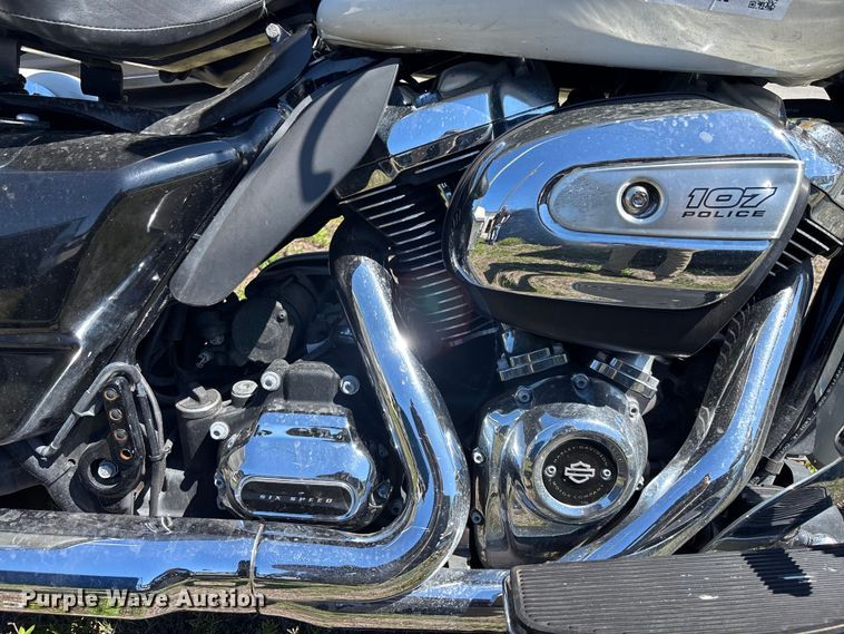 image for item DU0435 2018 Harley-Davidson Road King Police motorcycle