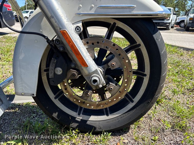 image for item DU0435 2018 Harley-Davidson Road King Police motorcycle