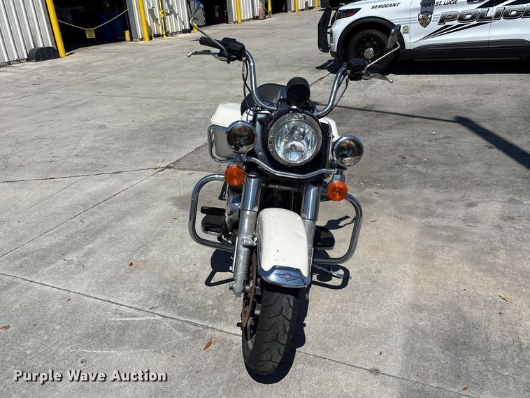 image for item DU0436 2018 Harley-Davidson Road King Police motorcycle