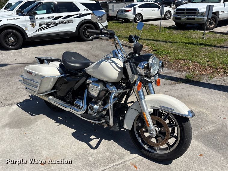 image for item DU0436 2018 Harley-Davidson Road King Police motorcycle