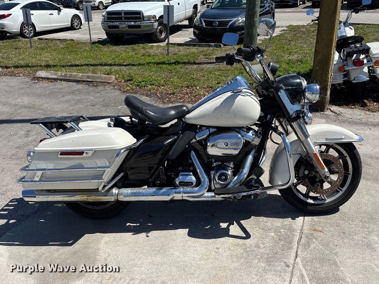 image for item DU0436 2018 Harley-Davidson Road King Police motorcycle