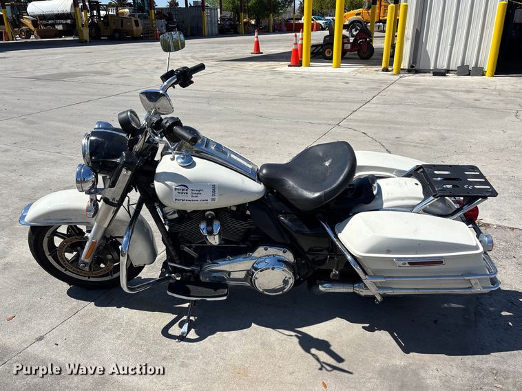 image for item DU0436 2018 Harley-Davidson Road King Police motorcycle