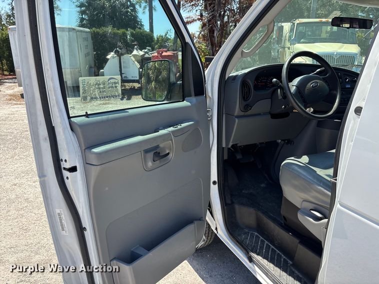 image for item DU0437 2008 Ford E350 XL van