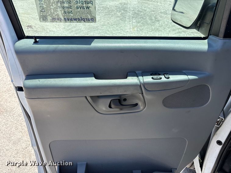 image for item DU0437 2008 Ford E350 XL van