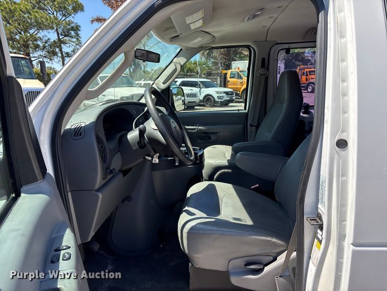 image for item DU0437 2008 Ford E350 XL van