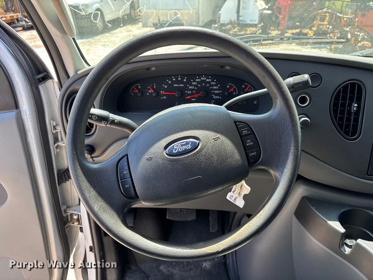 image for item DU0437 2008 Ford E350 XL van