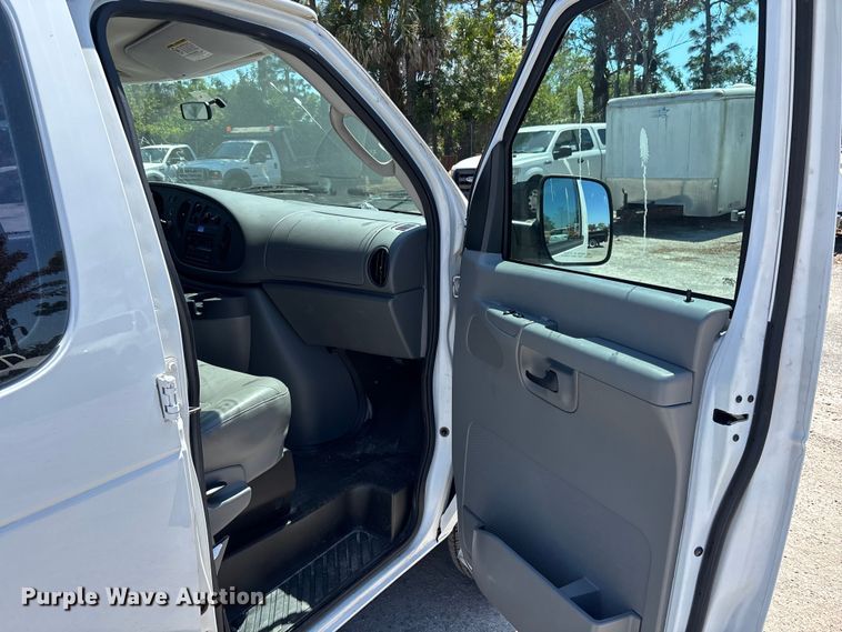 image for item DU0437 2008 Ford E350 XL van