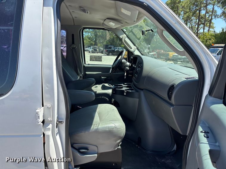 image for item DU0437 2008 Ford E350 XL van