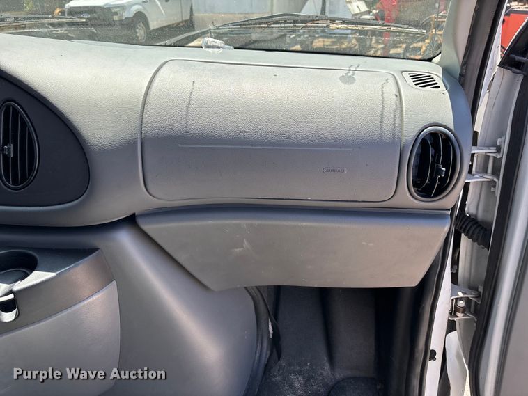 image for item DU0437 2008 Ford E350 XL van