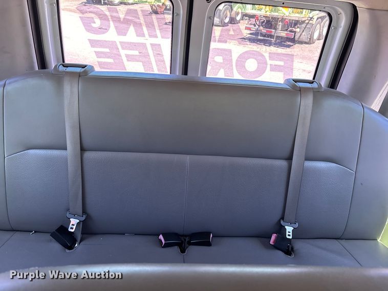 image for item DU0437 2008 Ford E350 XL van