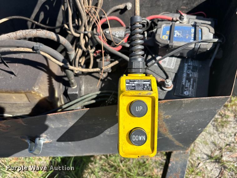 image for item DU0442 2007 Imperial dump trailer