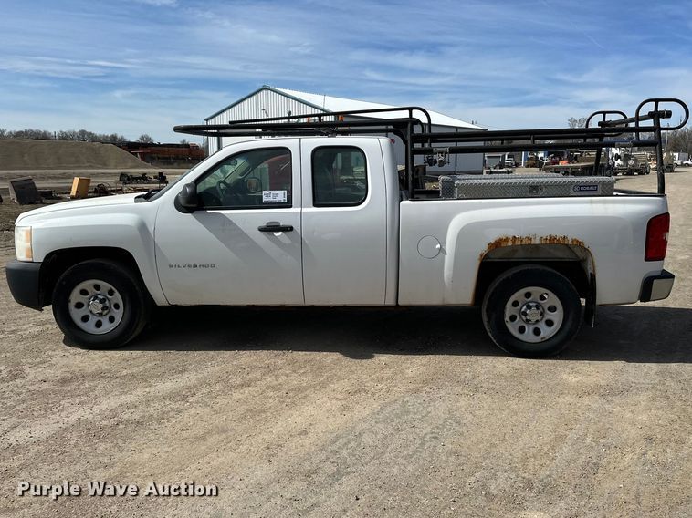 image for item DV0854 2011 Chevrolet Silverado 1500 Ext. Cab pickup truck