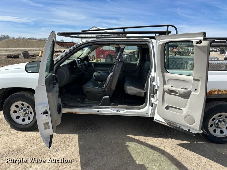 image for item DV0854 2011 Chevrolet Silverado 1500 Ext. Cab pickup truck