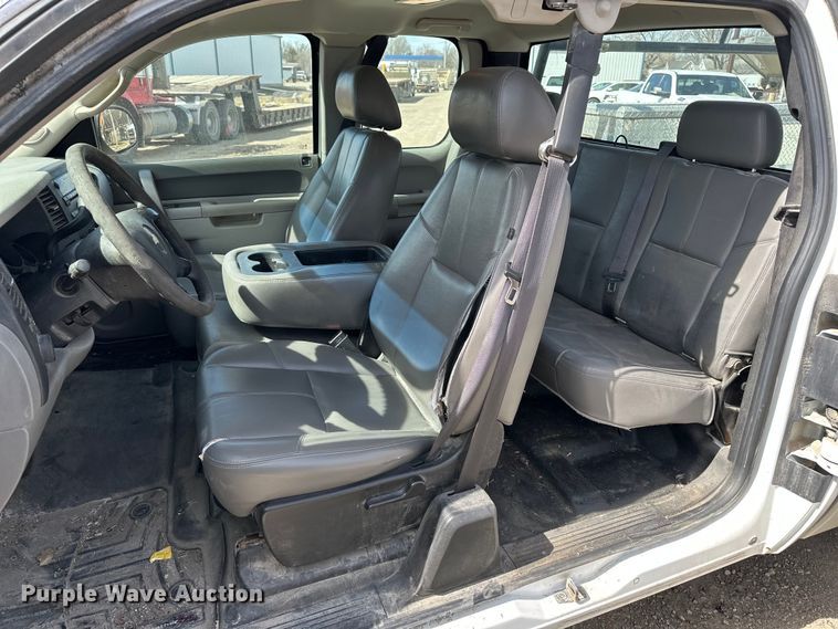 image for item DV0854 2011 Chevrolet Silverado 1500 Ext. Cab pickup truck