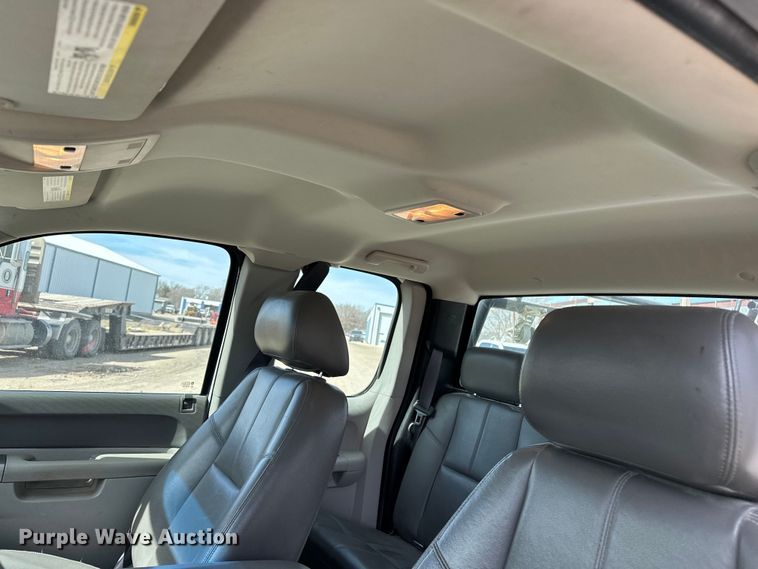 image for item DV0854 2011 Chevrolet Silverado 1500 Ext. Cab pickup truck