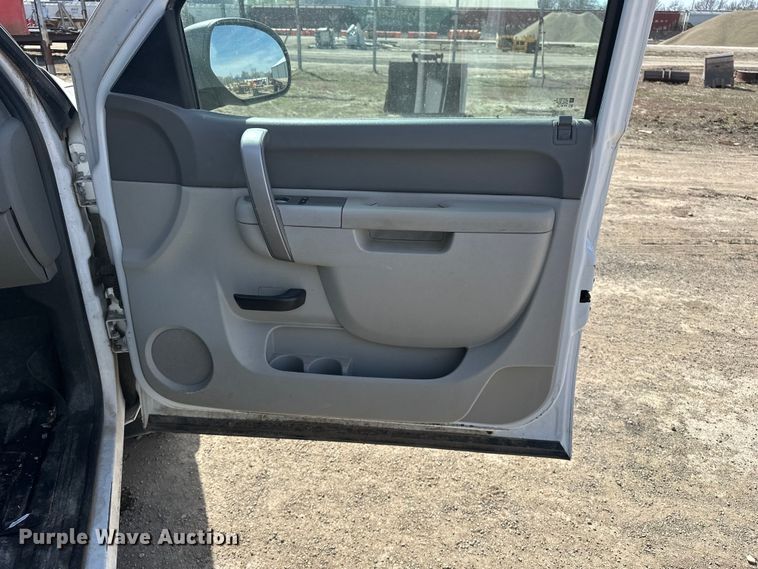 image for item DV0854 2011 Chevrolet Silverado 1500 Ext. Cab pickup truck