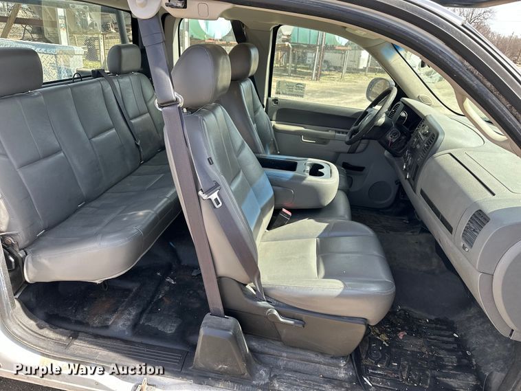 image for item DV0854 2011 Chevrolet Silverado 1500 Ext. Cab pickup truck