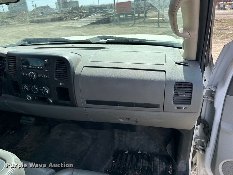 image for item DV0854 2011 Chevrolet Silverado 1500 Ext. Cab pickup truck