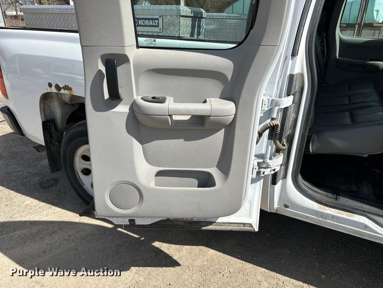 image for item DV0854 2011 Chevrolet Silverado 1500 Ext. Cab pickup truck