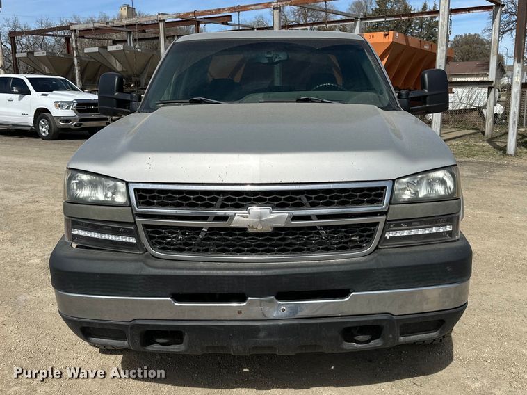 image for item DV0858 2006 Chevrolet Silverado Crew Cab pickup truck