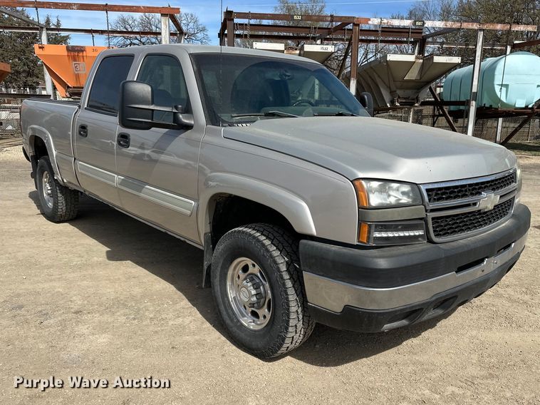 image for item DV0858 2006 Chevrolet Silverado Crew Cab pickup truck