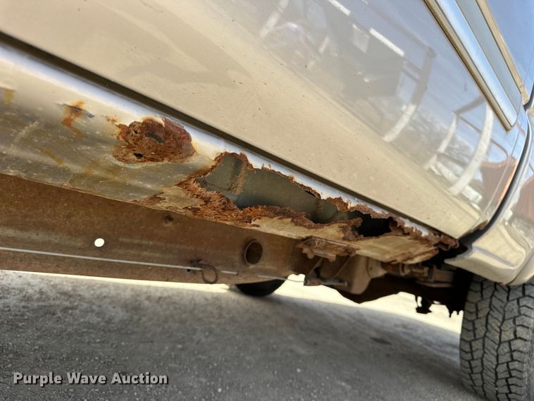 image for item DV0858 2006 Chevrolet Silverado Crew Cab pickup truck