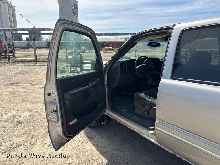 image for item DV0858 2006 Chevrolet Silverado Crew Cab pickup truck