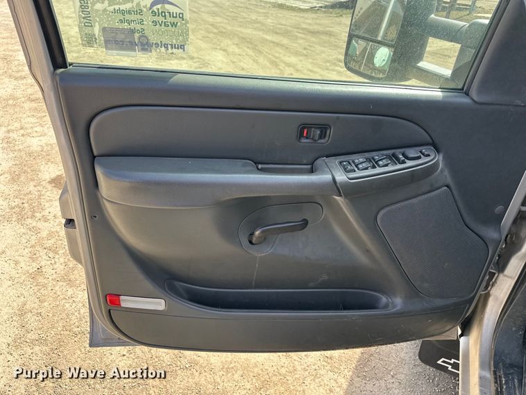 image for item DV0858 2006 Chevrolet Silverado Crew Cab pickup truck