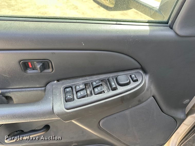 image for item DV0858 2006 Chevrolet Silverado Crew Cab pickup truck