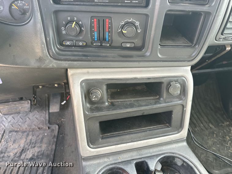 image for item DV0858 2006 Chevrolet Silverado Crew Cab pickup truck