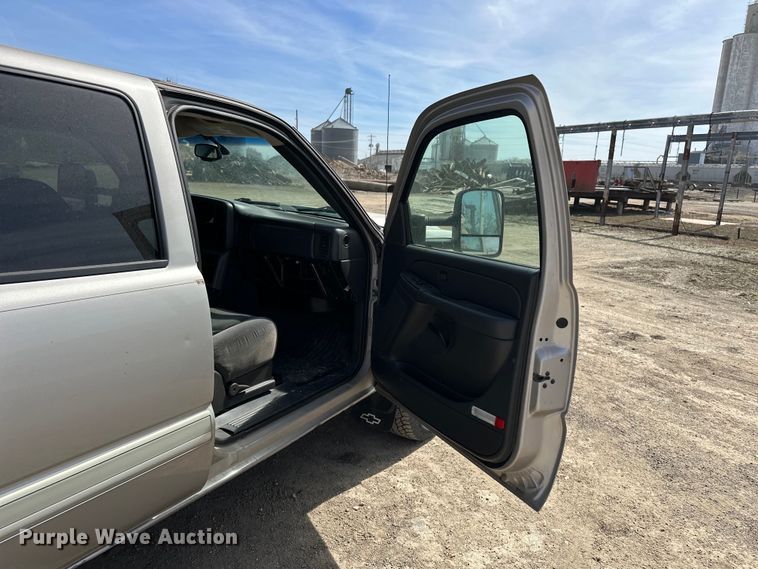 image for item DV0858 2006 Chevrolet Silverado Crew Cab pickup truck