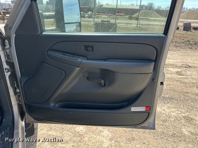 image for item DV0858 2006 Chevrolet Silverado Crew Cab pickup truck