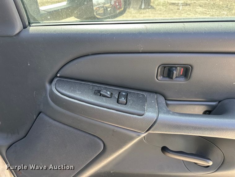 image for item DV0858 2006 Chevrolet Silverado Crew Cab pickup truck