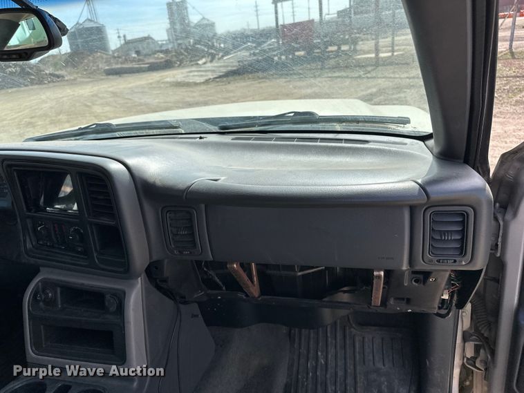 image for item DV0858 2006 Chevrolet Silverado Crew Cab pickup truck