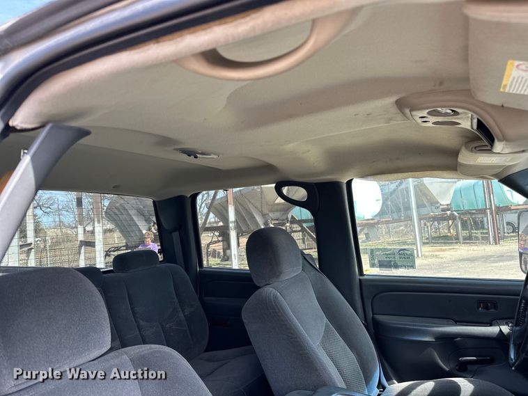 image for item DV0858 2006 Chevrolet Silverado Crew Cab pickup truck