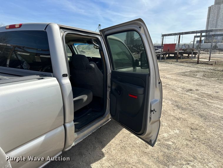 image for item DV0858 2006 Chevrolet Silverado Crew Cab pickup truck