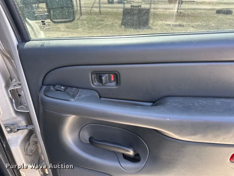 image for item DV0858 2006 Chevrolet Silverado Crew Cab pickup truck