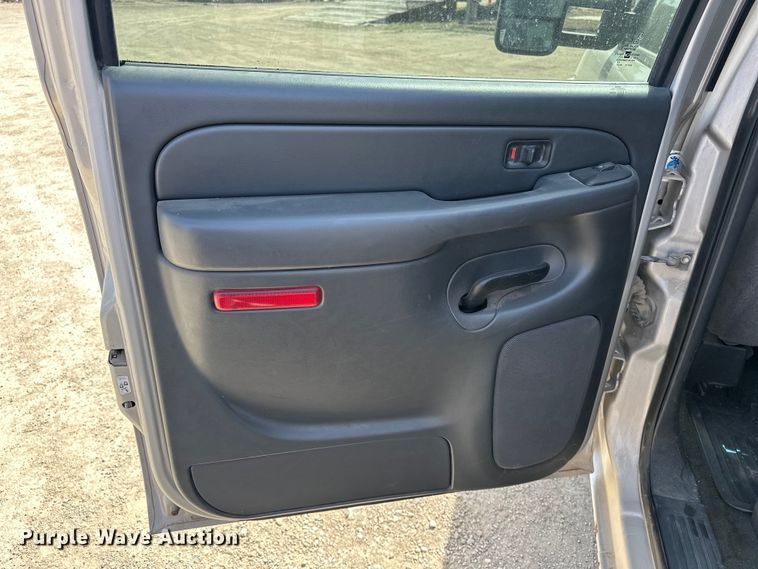 image for item DV0858 2006 Chevrolet Silverado Crew Cab pickup truck