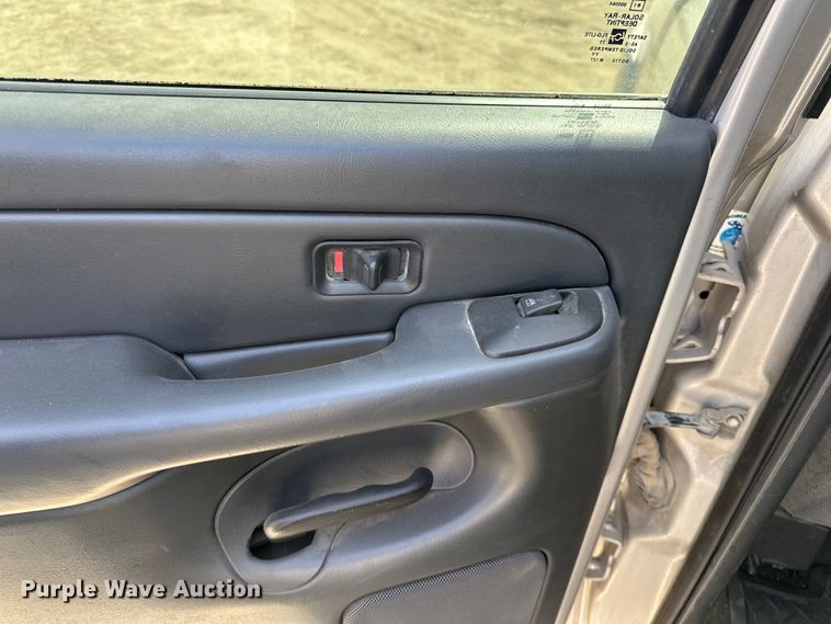 image for item DV0858 2006 Chevrolet Silverado Crew Cab pickup truck