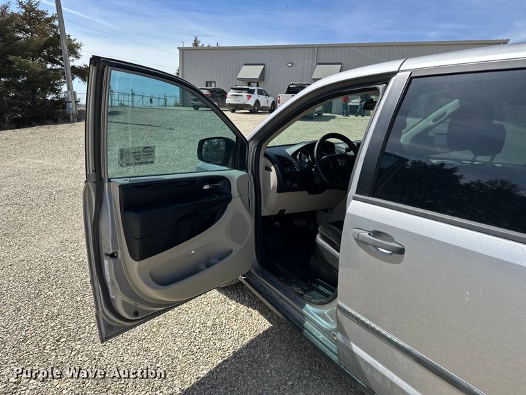 image for item DV0863 2016 Dodge Grand Caravan van