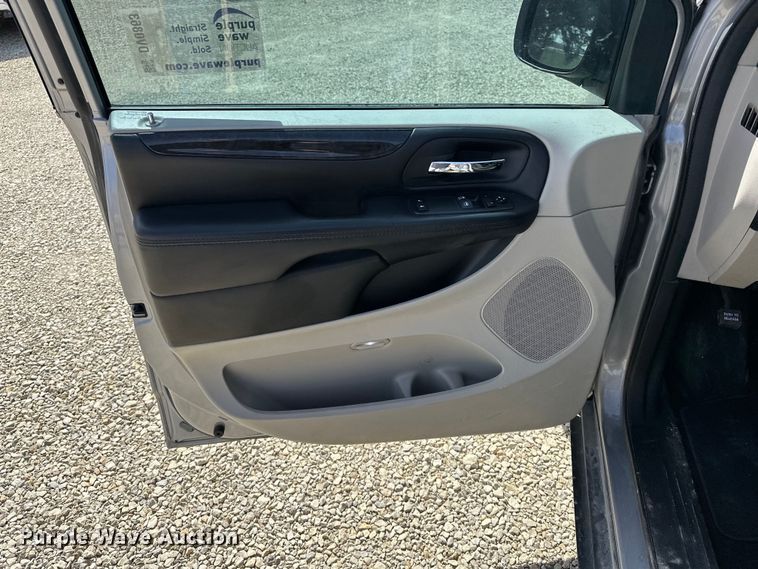 image for item DV0863 2016 Dodge Grand Caravan van