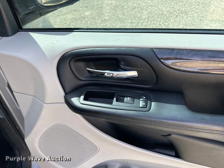 image for item DV0863 2016 Dodge Grand Caravan van